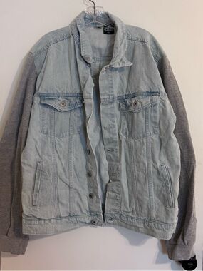 Classic Light Wash Denim Jacket with Gray Knit Sleeves
